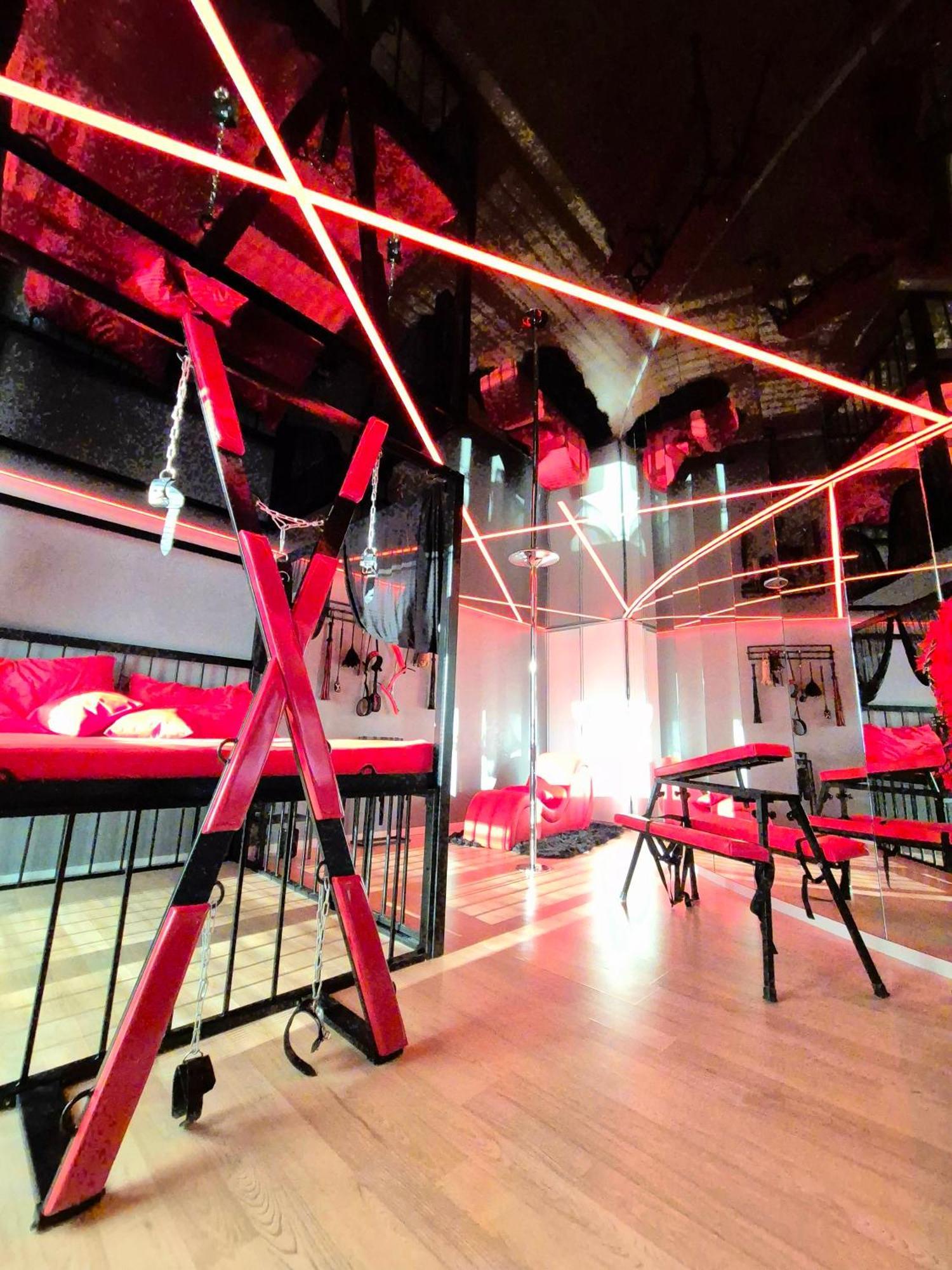 Bdsm Apartman V Bratislave -Adults Only Братислава Екстер'єр фото